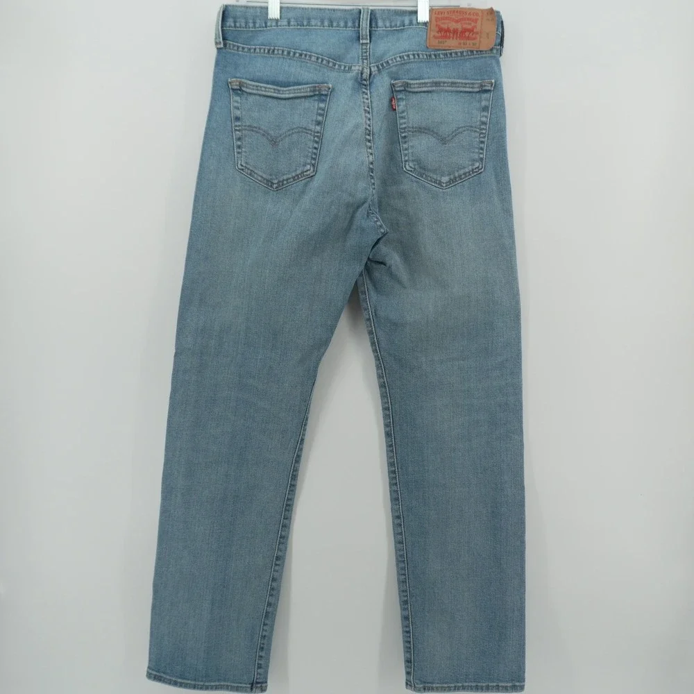 Levi's 501 Original Fit Jeans Mens 33x32 Light Wash Blue Button Fly Straight